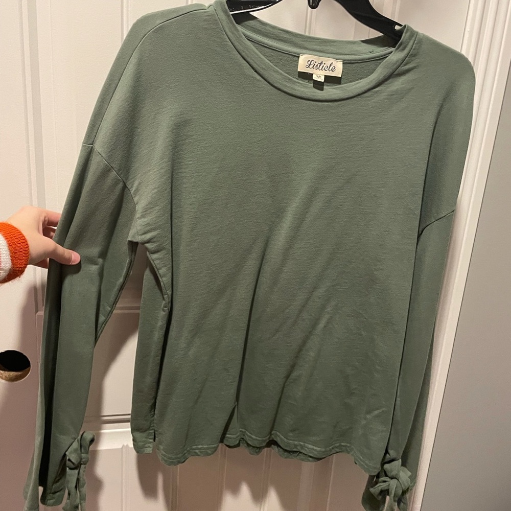 Green crewneck with ties